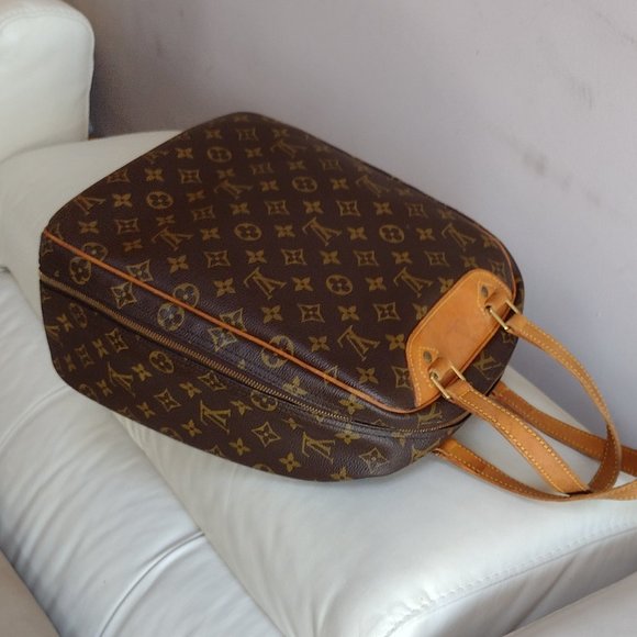 Louis Vuitton Handbags - Louis Vuitton Excursion Tote👜✨